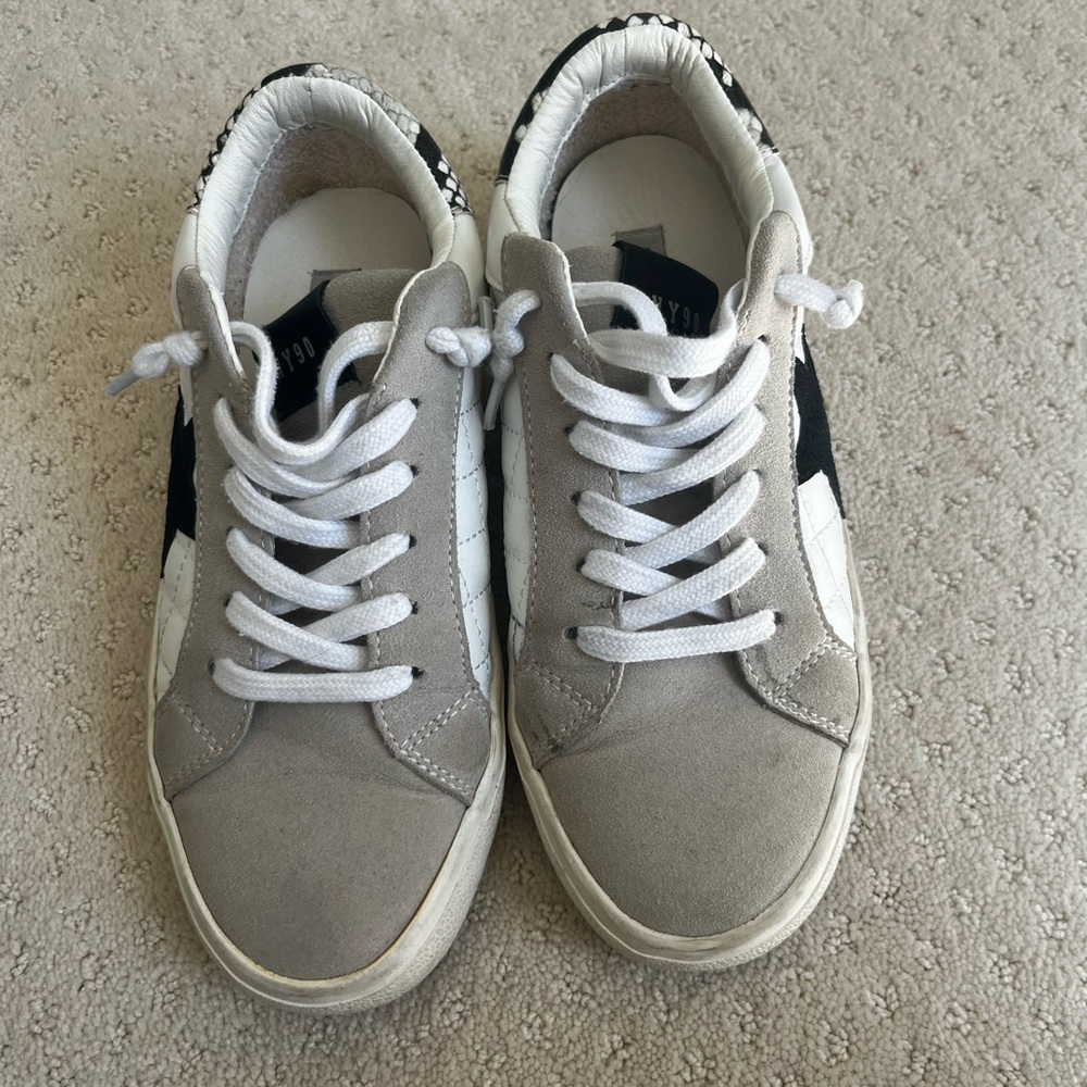 Steve Madden NY90 Lace-Up Sneakers in Gray, White & Black